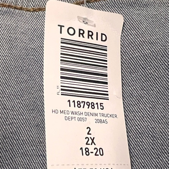 Torrid Medium Wash Denim Trucker Jacket BNWT Size 2 - Picture 10 of 10